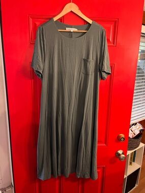 Women’s Short Sleeve bamboo Pocket Swing Dress in Olive size XL